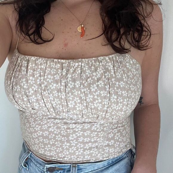 FOREVER 21 BEIGE WHITE CROP FLORAL‎ CAMI TOP SZ medium - Picture 1 of 8